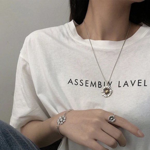 NEW 925 Sterling Silver Retro Daisy Necklace - Picture 3 of 8